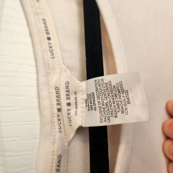 Lucky Brand Cream Graphic T-Shirt Size XL Euc - Picture 2 of 3